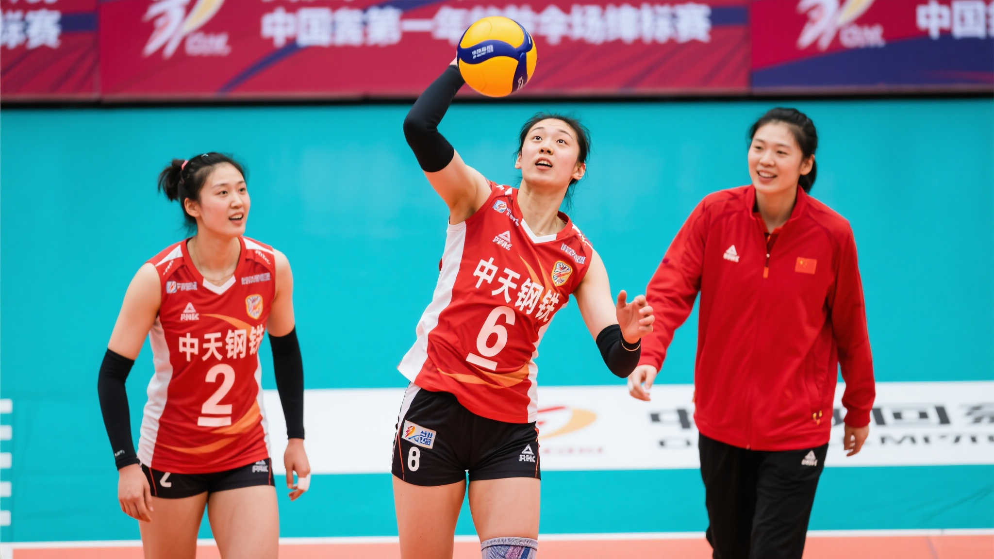 天津女排全家福：王艺竹陈馨彤归队，路晶乔皙有望加入一队